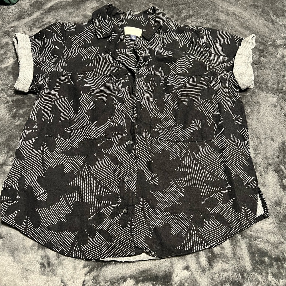 Universal Thread Black and Gray Button Down Shirt